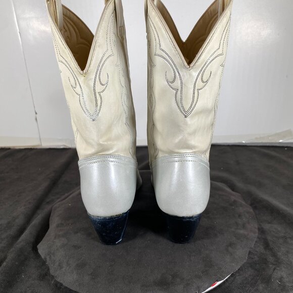 Dingo Women's 6.5 Two Toned,  Pearlescent white and rich cream color, silver toe - Picture 7 of 9